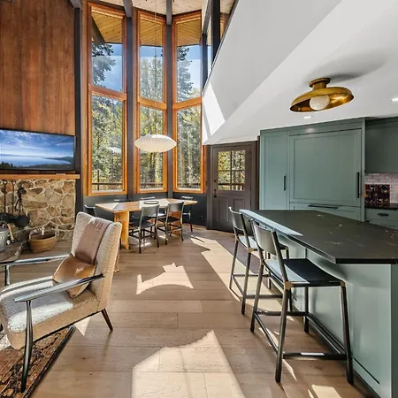 Birchwood Retreat By Tahoe Getaways - Newly Remodeled Pet Friendly Home In Alpine Meadows With Wood Fireplace, Hot Tub & Ski Shuttle!